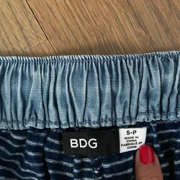 Women’s BDG stripes shorts - Picture 3 of 3